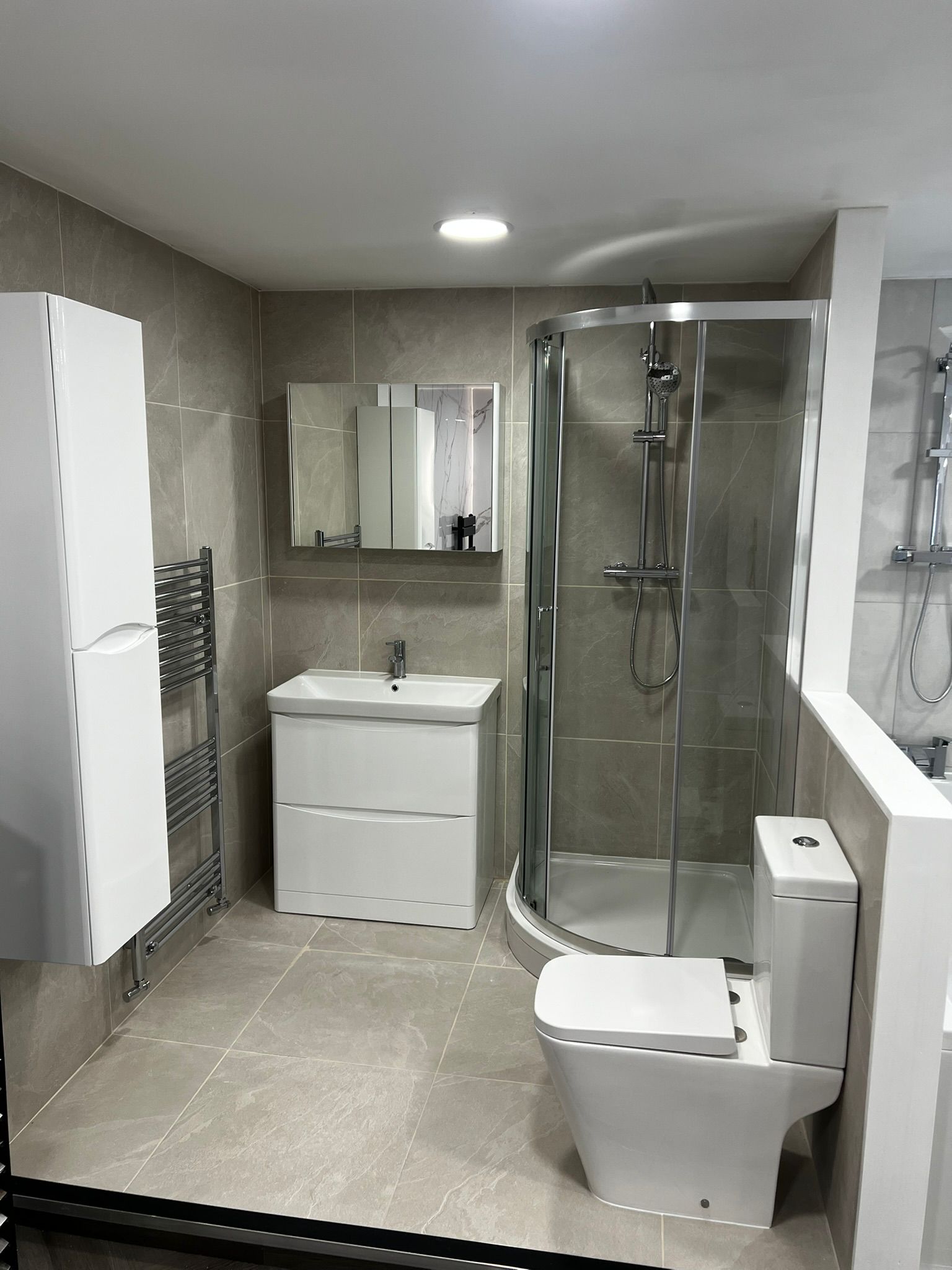 Compact bathroom suite