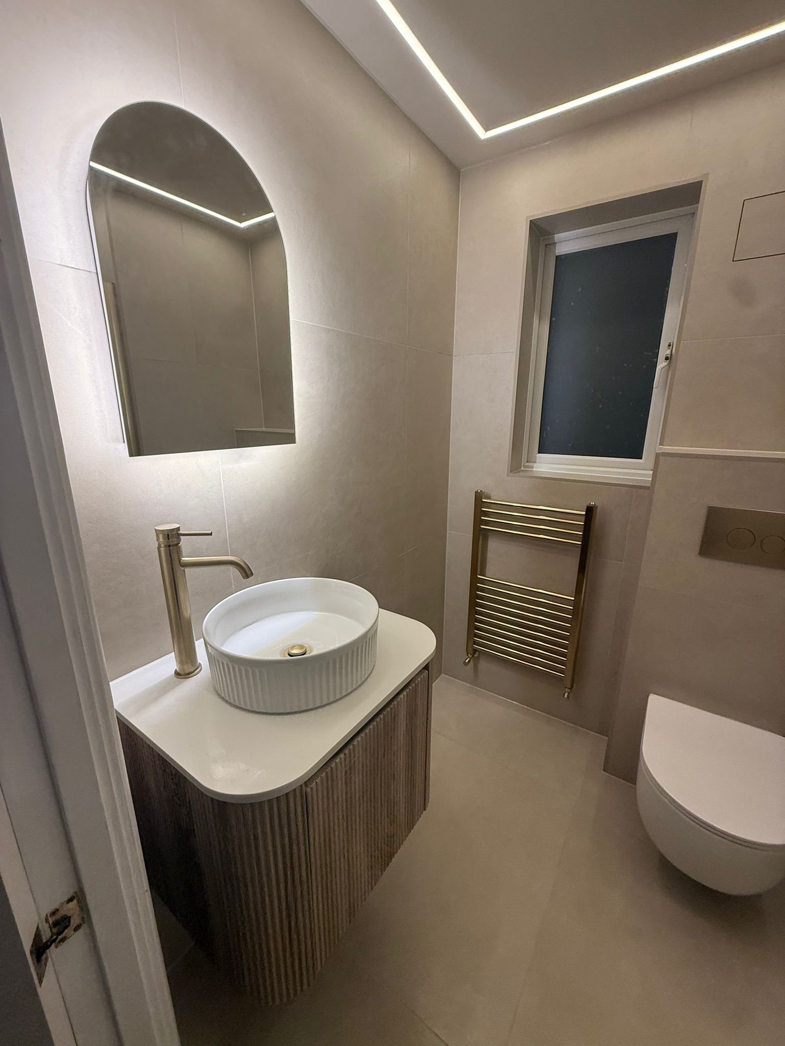 Fluted vanity unit with arch LED mirror