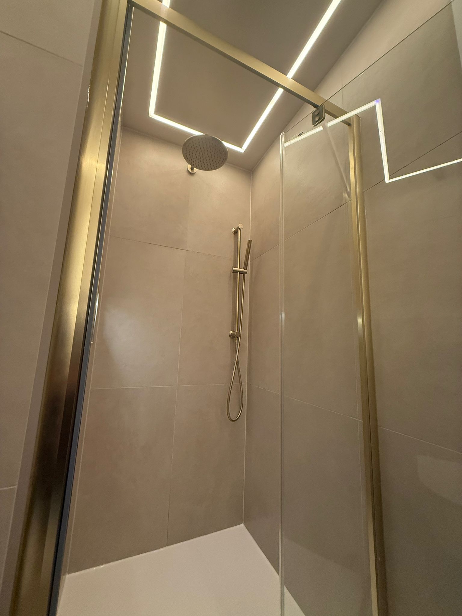 Rainfall shower with gold frame enclosure